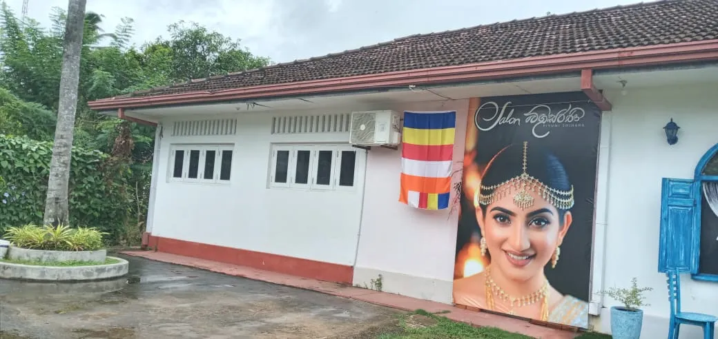 කඑත‍ර  හිල් වීදිය පාරට මුහුණලා පිහිටි  නිවස සහිත බිම් කොටස විකිණීමට